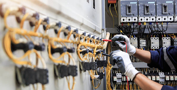Professional Electrician technician working in Buffalo Center, IA